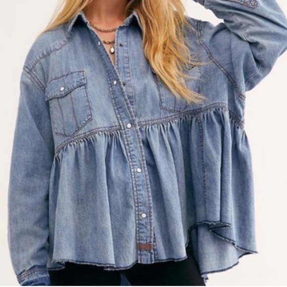 *NWT* FREE PEOPLE Dylan Babydoll Ruffle Buttondown in Chambray — XS - Picture 5 of 9